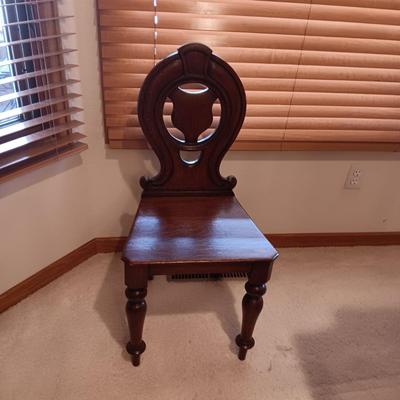 ANTIQUE WALNUT WOOD CHAIR