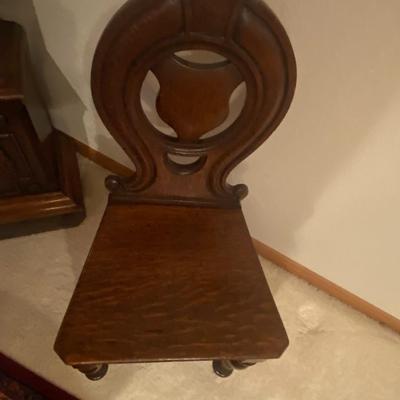 ANTIQUE WALNUT WOOD CHAIR