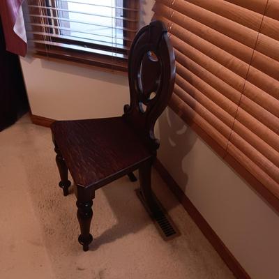 ANTIQUE WALNUT WOOD CHAIR