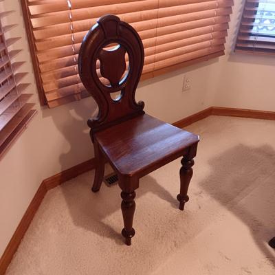 ANTIQUE WALNUT WOOD CHAIR