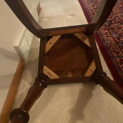 ANTIQUE WALNUT WOOD CHAIR
