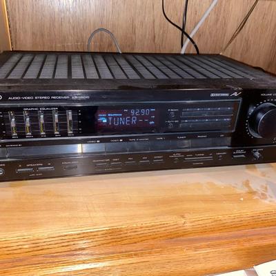 KENWOOD RECEIVER KR-V6010, SONY 5 DISC CHANGER CDP-CE500 WITH ADVENT SPEAKERS.
