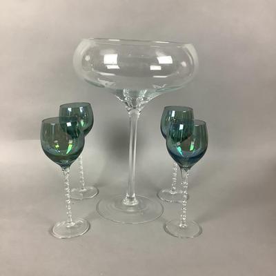 K8226 Lot of 5 Wine Glasses.
