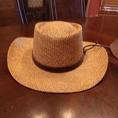 MEN'S STETSON GOLF HAT AND A BAILEY FELT WESTERN STYLE HAT SIZE SMALL