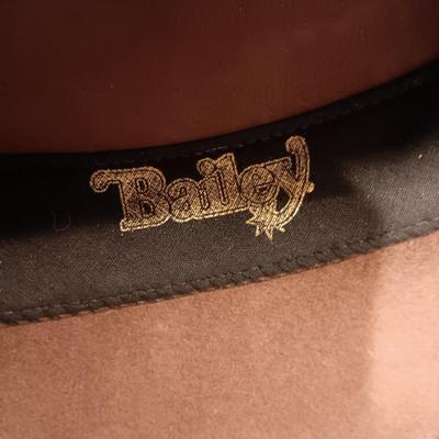 MEN'S STETSON GOLF HAT AND A BAILEY FELT WESTERN STYLE HAT SIZE SMALL