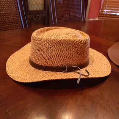 MEN'S STETSON GOLF HAT AND A BAILEY FELT WESTERN STYLE HAT SIZE SMALL