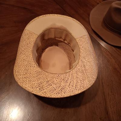 MEN'S STETSON GOLF HAT AND A BAILEY FELT WESTERN STYLE HAT SIZE SMALL