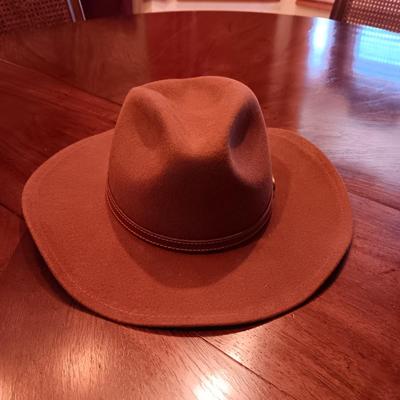 MEN'S STETSON GOLF HAT AND A BAILEY FELT WESTERN STYLE HAT SIZE SMALL