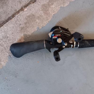 FALLS CITY GALVANIZED MINNOW PAIL AND A BERKLEY FISHING POLE W/REEL