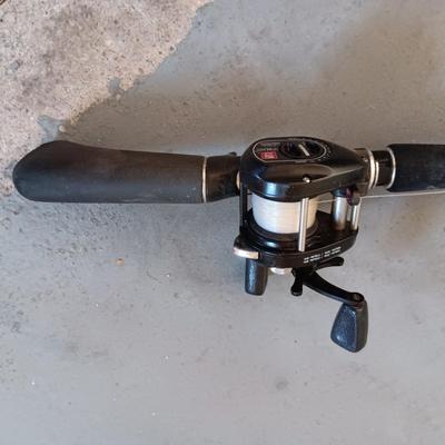 FALLS CITY GALVANIZED MINNOW PAIL AND A BERKLEY FISHING POLE W/REEL