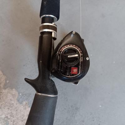 FALLS CITY GALVANIZED MINNOW PAIL AND A BERKLEY FISHING POLE W/REEL