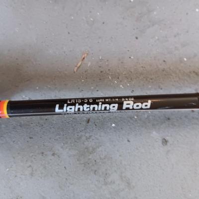 FALLS CITY GALVANIZED MINNOW PAIL AND A BERKLEY FISHING POLE W/REEL