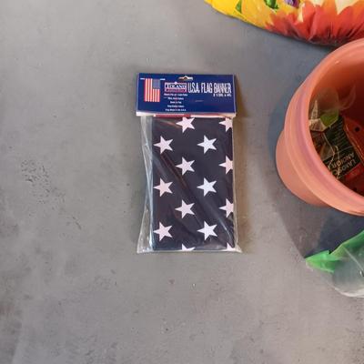 FLOWER POTS, GARDEN HOSE W/SPRAYER, PARTIAL BAG OF SOIL AND MORE