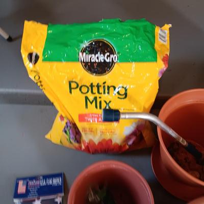 FLOWER POTS, GARDEN HOSE W/SPRAYER, PARTIAL BAG OF SOIL AND MORE