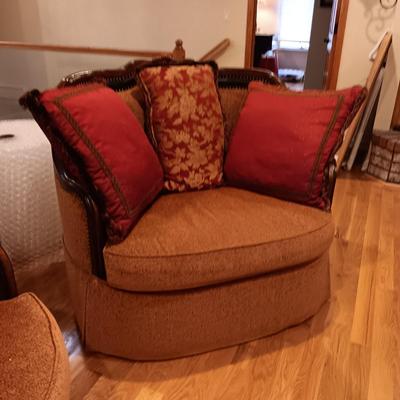 OVERSIZE CHAIR WITH 3 THROW PILLOWS (MATCHES THE SOFA)