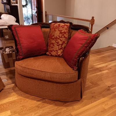 OVERSIZE CHAIR WITH 3 THROW PILLOWS (MATCHES THE SOFA)