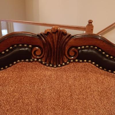 OVERSIZE CHAIR WITH 3 THROW PILLOWS (MATCHES THE SOFA)