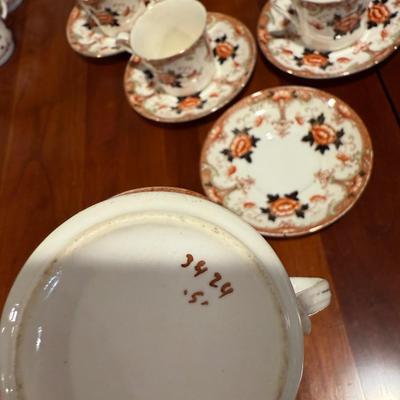 6 Asian style tea cups and saucers