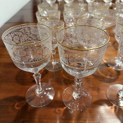 Gorgeous set of gold rimmed 1960’s Fostoria