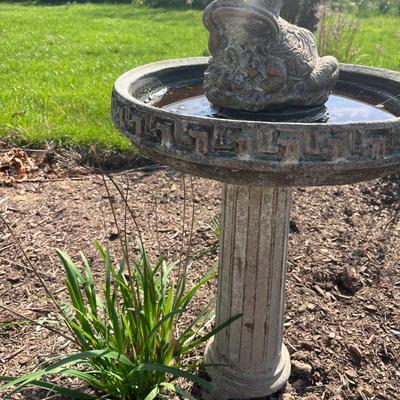 Birdbath w/ Frog