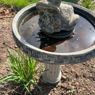 Birdbath w/ Frog