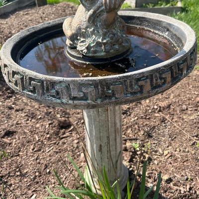 Birdbath w/ Frog
