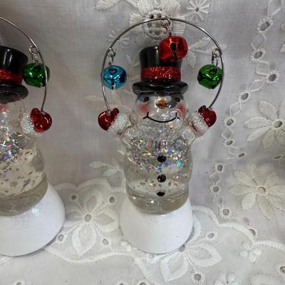 Lot of 6 ornaments