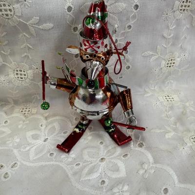 Lot of 6 ornaments