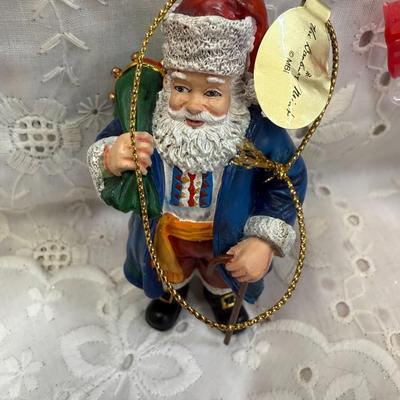 Santa around the world LOT