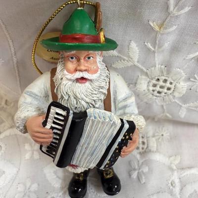 Santa around the world LOT