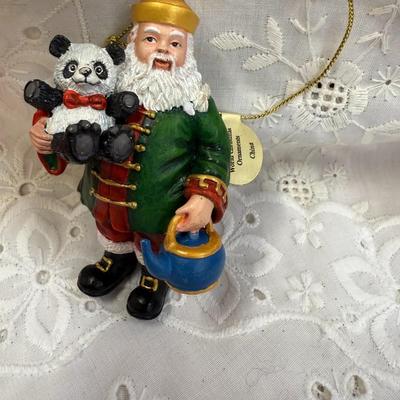 Santa around the world LOT