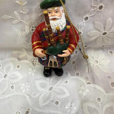 Santa around the world LOT