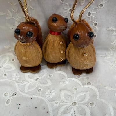 Vtg lot of 4 ornaments