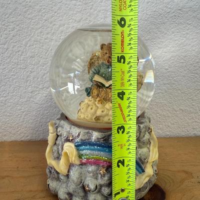 Boyd Bears rainbow snowglobe