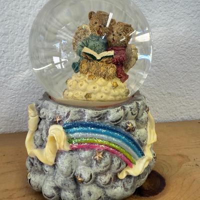 Boyd Bears rainbow snowglobe