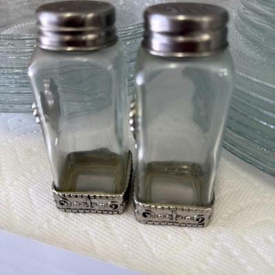 Salt and pepper shaker