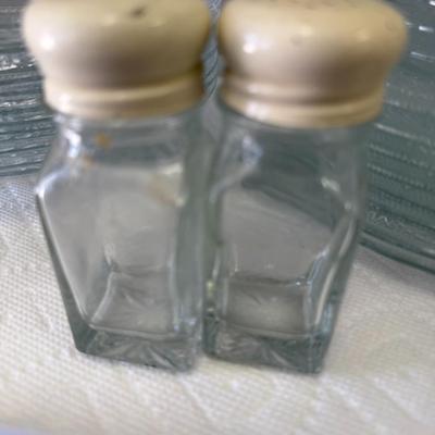 Salt and pepper shaker