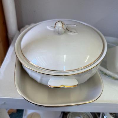 Vintage Milk Glass GLASBAKE J235 Casserole 2 quart oval Blueberry Pattern USA and Vintage Gooseberry Pyrex