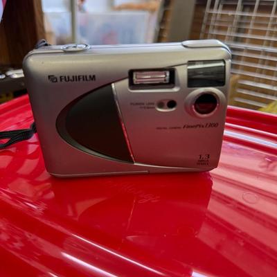 FUJIFILM FinePix 1300 - Digital Camera 
