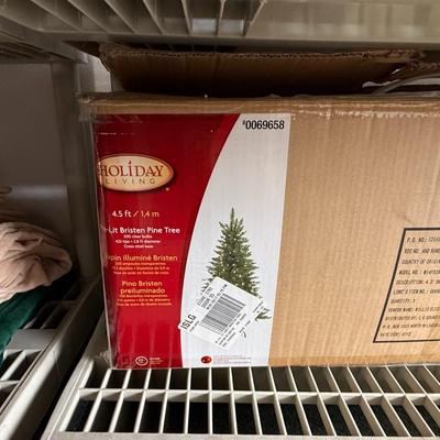 Pre-lit pine tree