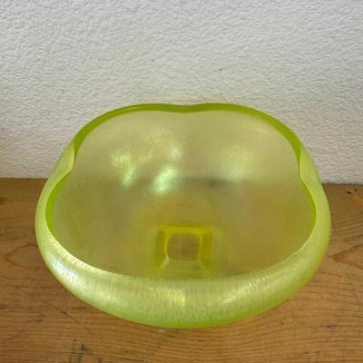 Northwood Stretch Glass Topaz 807 Cupped Crimped Compote Uranium Glass