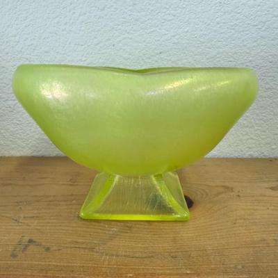 Northwood Stretch Glass Topaz 807 Cupped Crimped Compote Uranium Glass