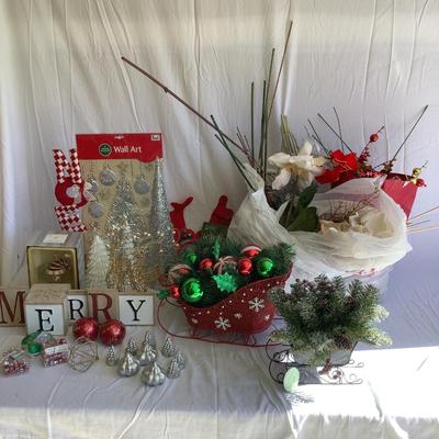 G8117 Large Lot of Christmas Decor