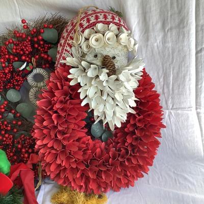 G8119 Large Lot of Christmas Wreaths and Wall Decor