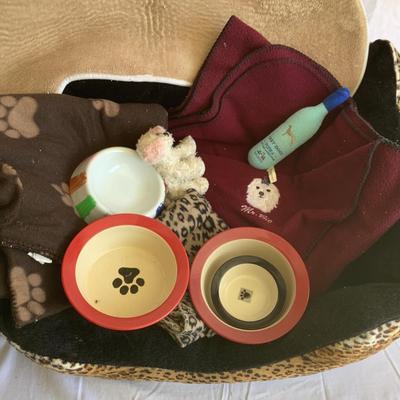 G8124 Large Assorted Dog Supply Lot