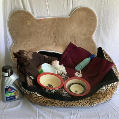 G8124 Large Assorted Dog Supply Lot