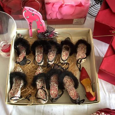G8139 Ladies Shoe Hanging Lights with Elvis Presley Collectibles
