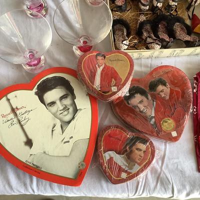 G8139 Ladies Shoe Hanging Lights with Elvis Presley Collectibles