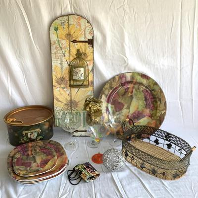 G8141 Assorted Wine Decor Lot