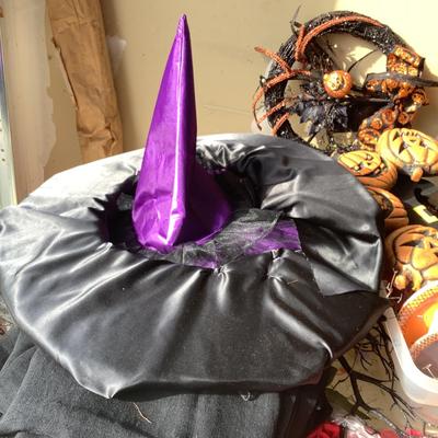 G8143 Large Lot of Halloween Decor